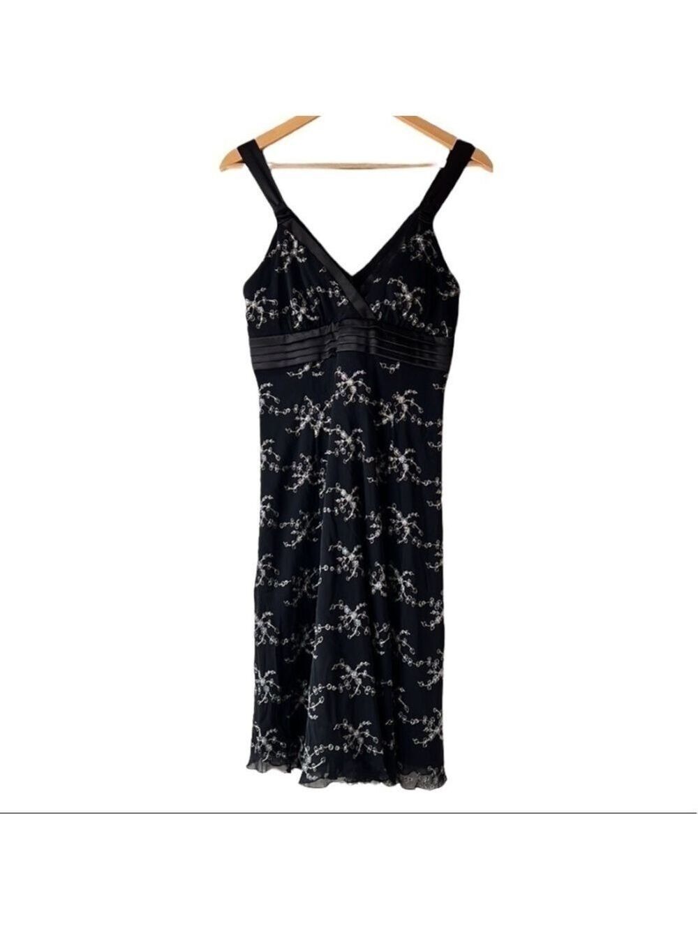 le CHÂTEAU Black V Neck Sleeveless Dress Size Small